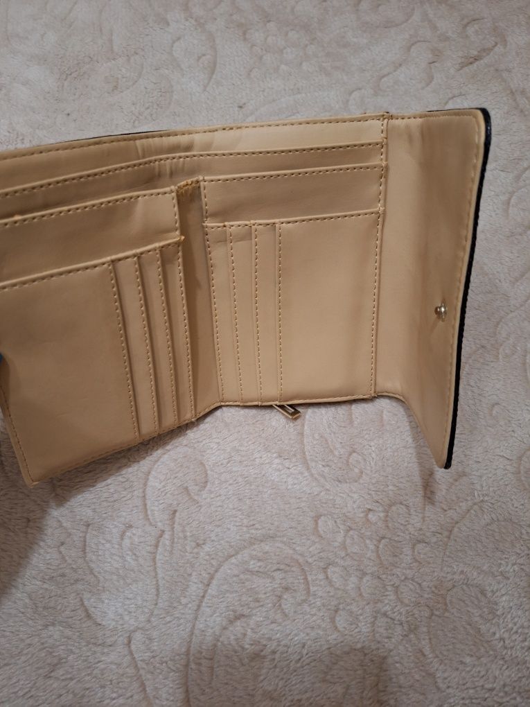 Guess оригинално портмоне.