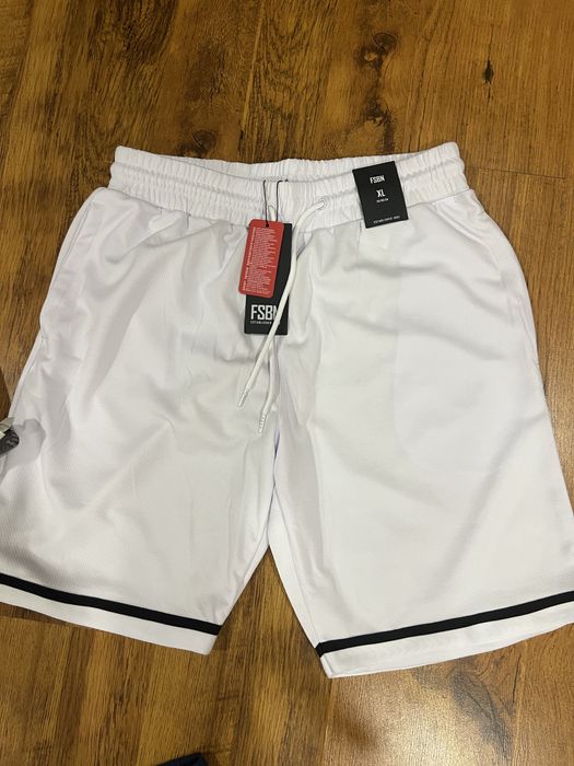 Мъжки къси панталони различни модели