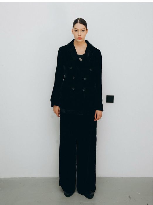 Бархатный брючный костюм