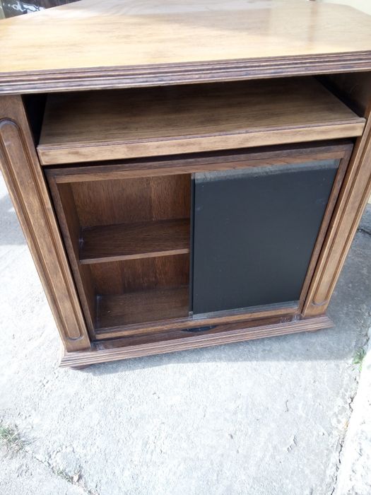 Vind comoda rustic pe colti tip bar