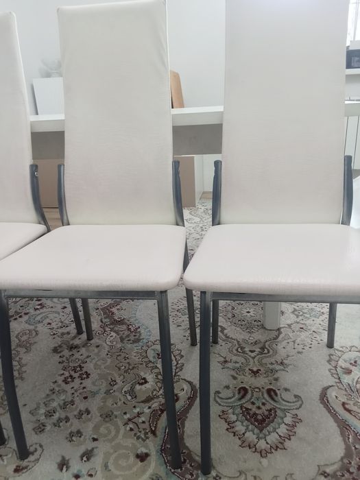 Стулья сатылады.