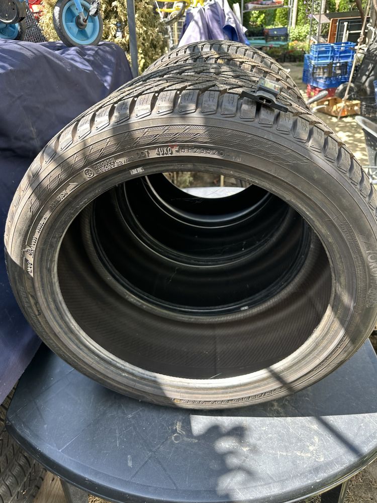 Зимни гуми 215/45/18