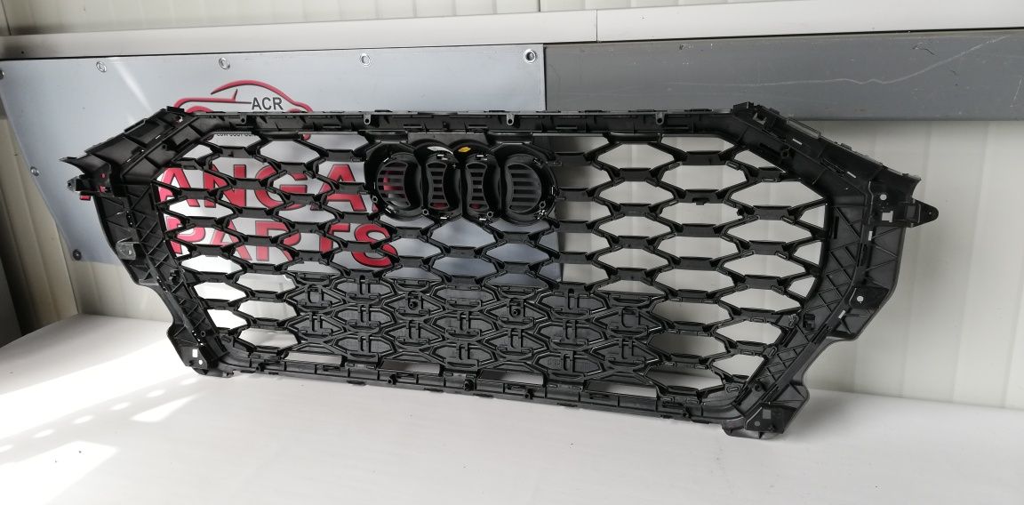 Радиаторна решетка Audi Q3 F3 (2018-2021)