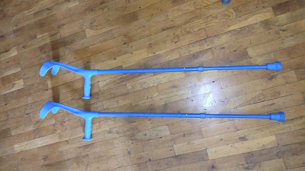 cârje antebraț calitate