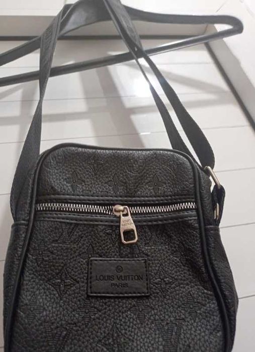 Чисто нова оригинална чантичка Louis Vuitton със сертификат