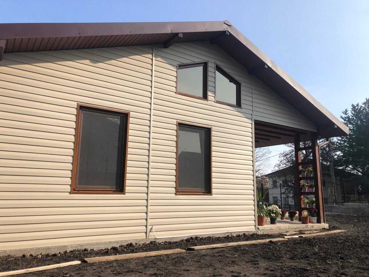 Casa modulara si garaje auto din structura metalica si panou sandwich