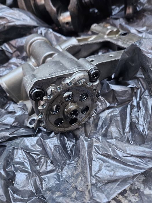 Маслена помпа бмв е 90 231 кс