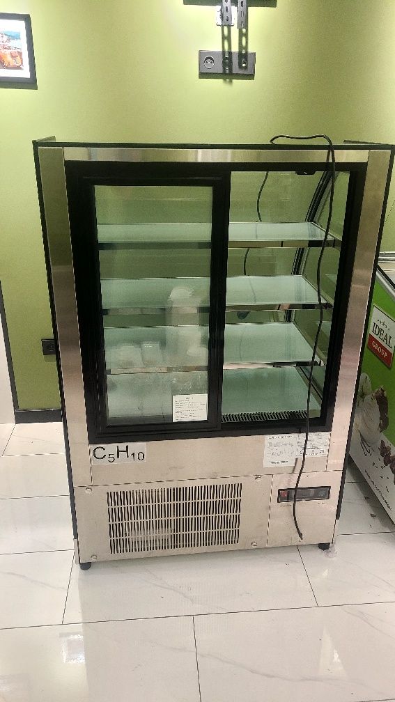 Продам холодильник витриный