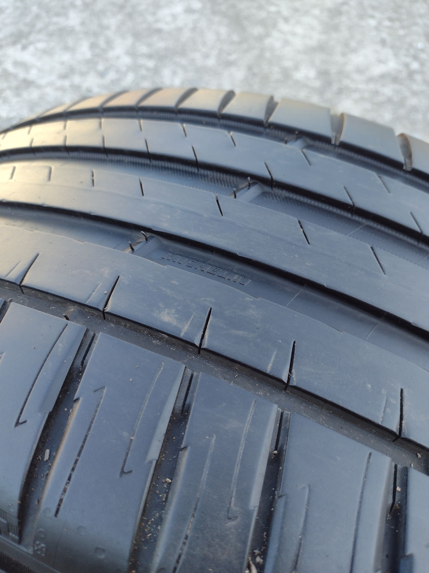 Перфектна Единична 255/45/20 Michelin PS4 SUV dot2121