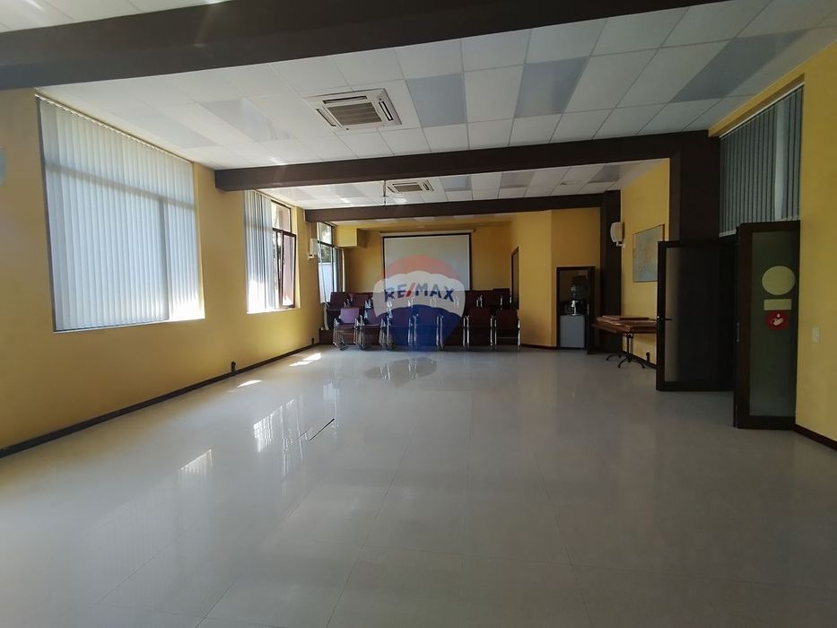 Офис в Варна, област-м-т Кабакум площ 137 цена 164400