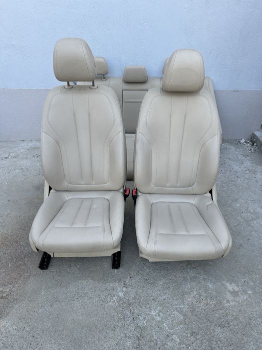 Bmw G30 бежав салон седалки