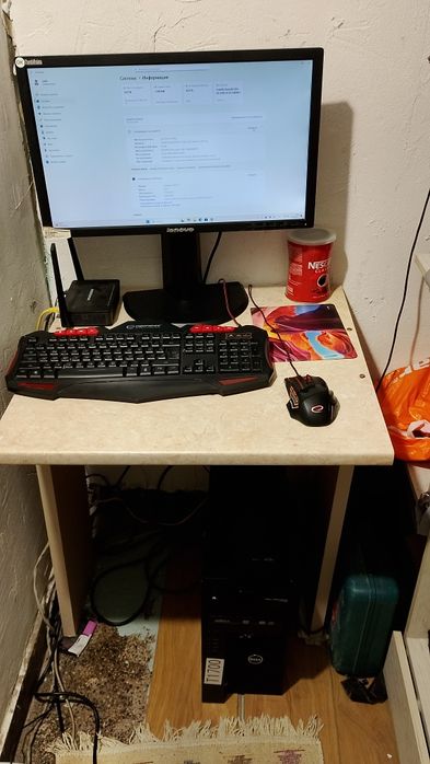 продавам работна станция Dell Precision T1700 с 22инч монитор LENOVO