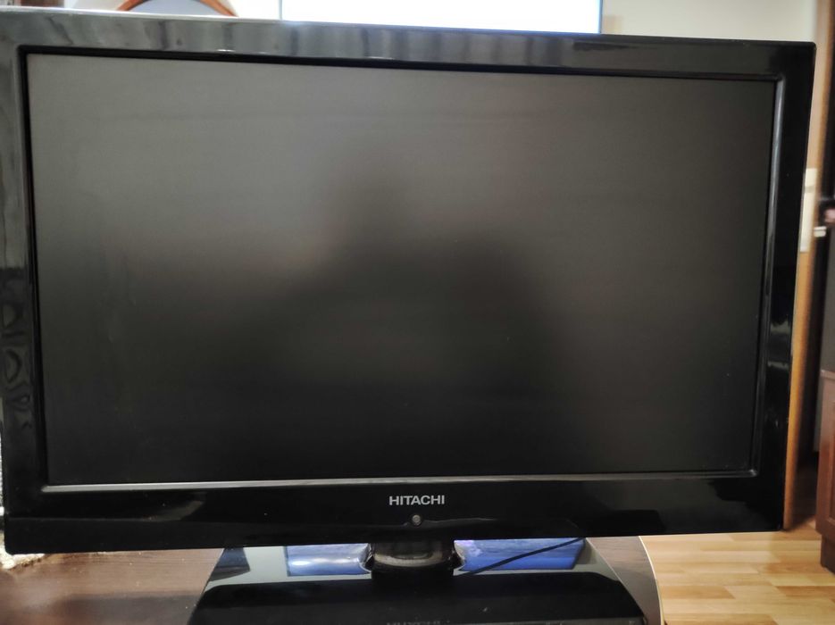 Продавам телевизор Hitachi 22 инча
