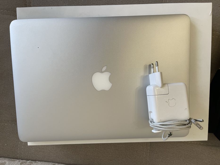 Продам MacBook Air 13 2017
