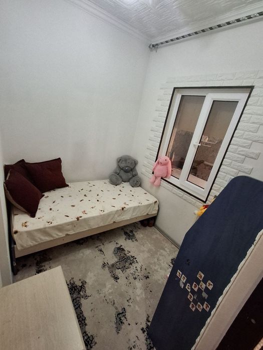 Продаю свою  2/4/4переделаную в 3х учтепа 21квартал стоянка возле дома