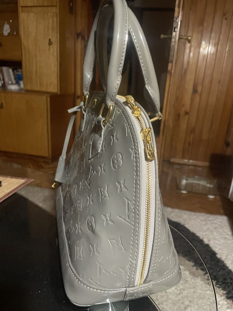 Оригинална чанта Louis Vuitton