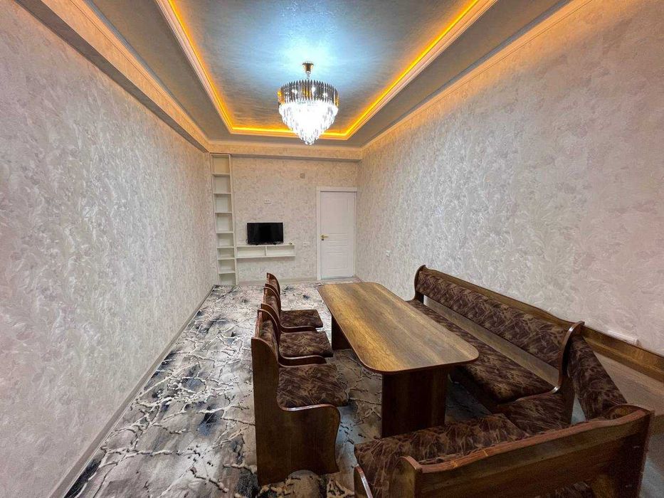 Шахар маркази Сафия 2 хонали квартира ижарага берилади. ID: 1556