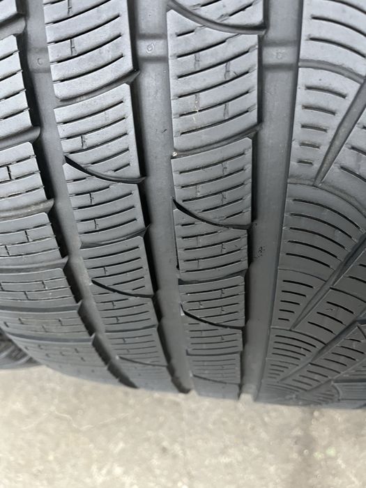 2 бр. зимни гуми 305/30/20 Pirelli 6 mm DOT 3617