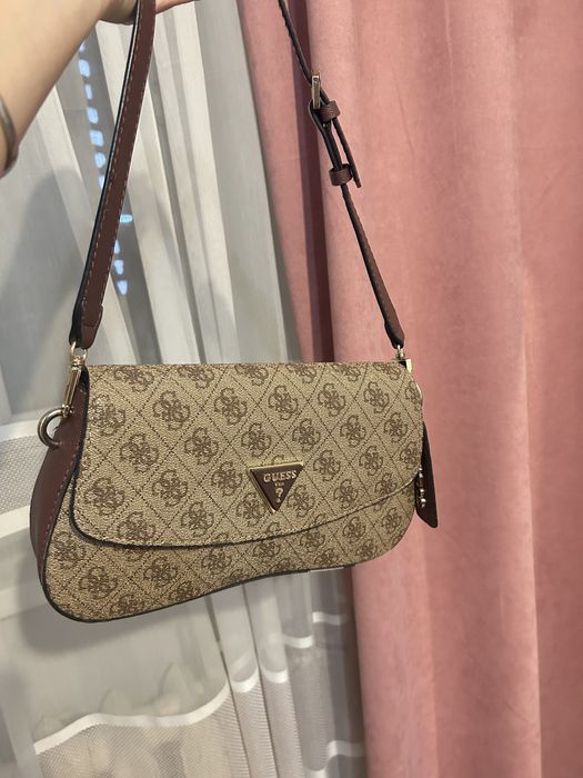 сумочка guess