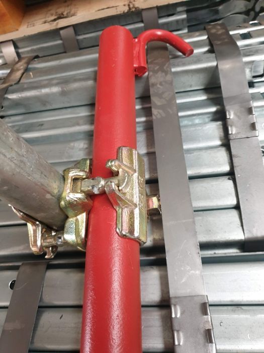 Ancoraj cu carlig pentru schela