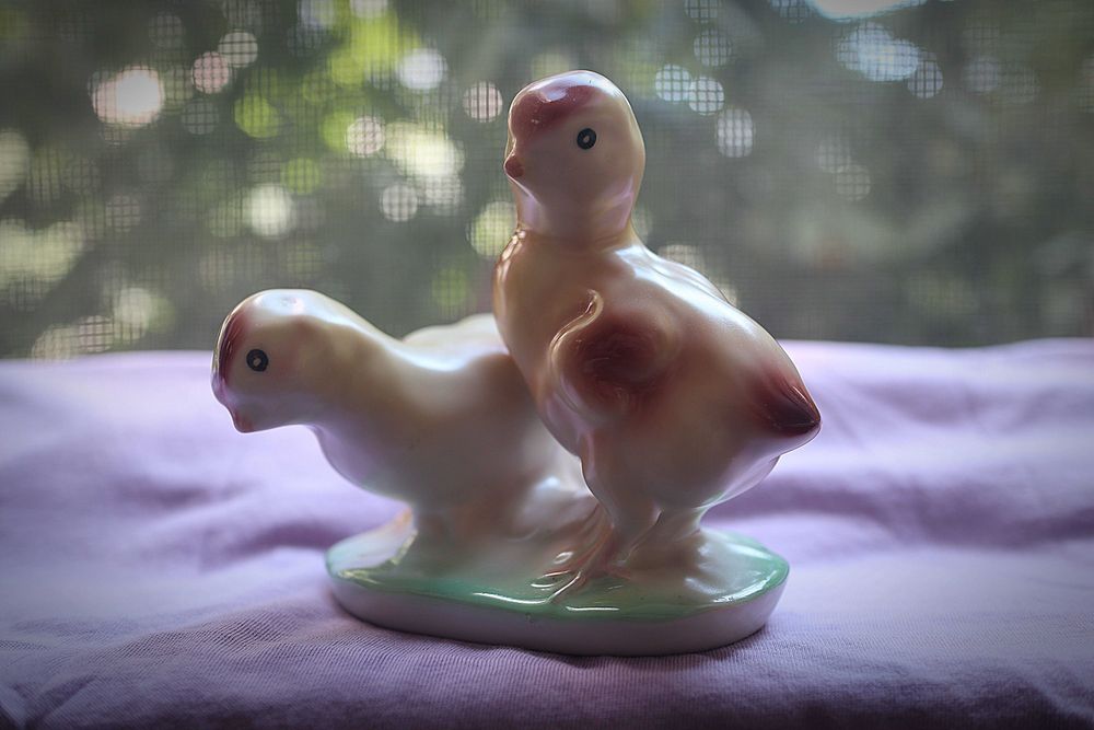 Pui de găină din porțelan