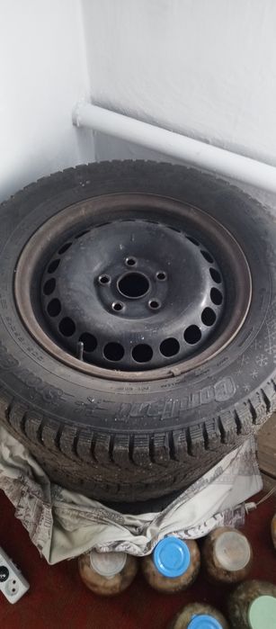 Продам зимнюю резину 205/65/15