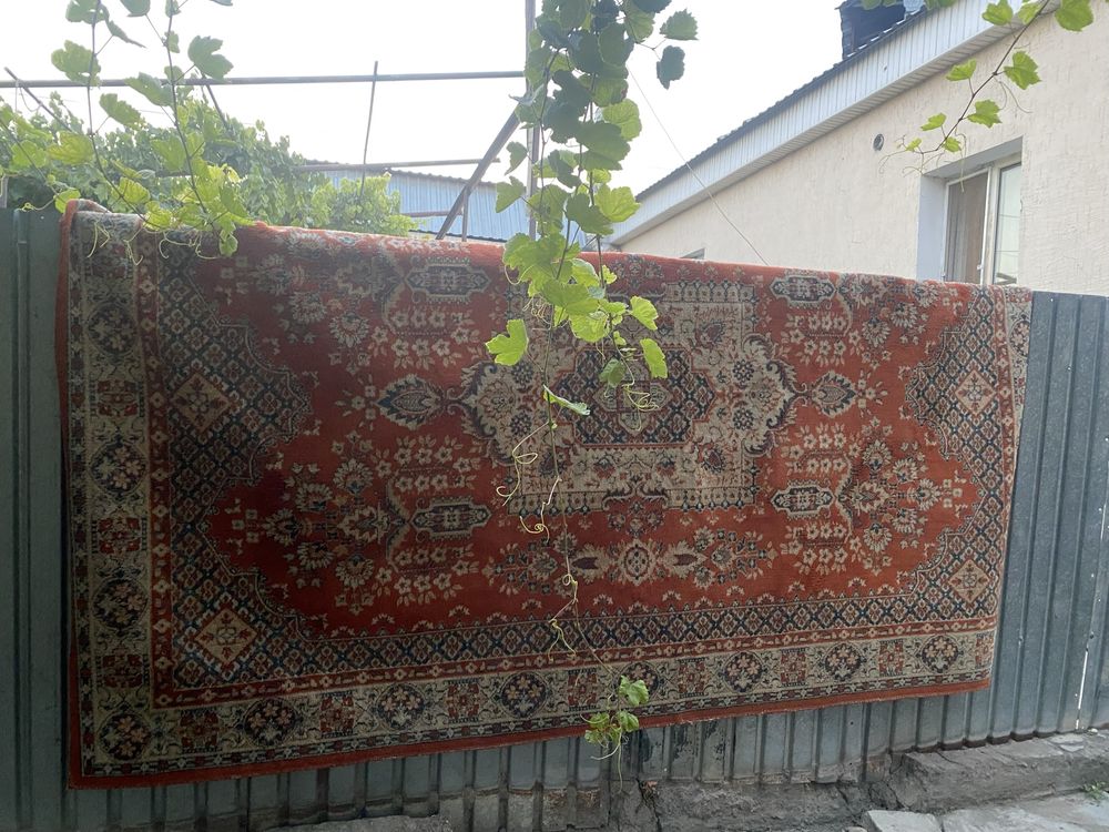 Ковер в хорошем состоянии