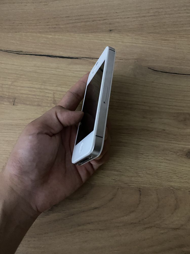 Iphone 4s 16gb ios 6.1.3 идеал