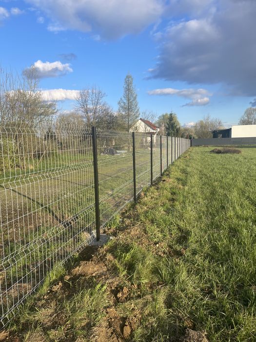 Imprejmuiri terenuri cu gard