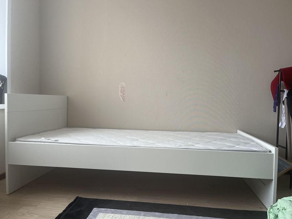 срочно продам детскую кровать с размером 200*90см с матрасом