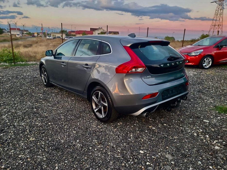 Volvo V40 R Design