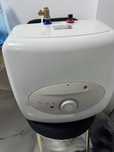 Boiler 30 l folosit o luna de zile !! Este in stare foarte buna !!