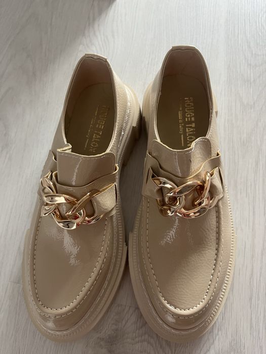 женский обувь