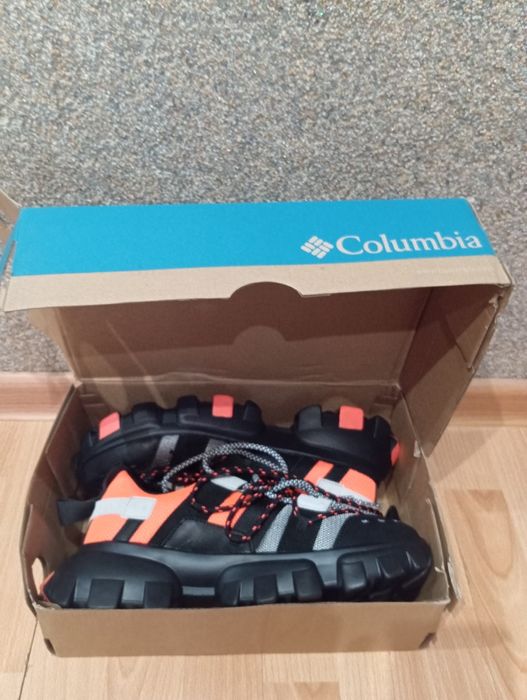 Продам кроссовки летние новые на высокой платформе "Columbia "-37000