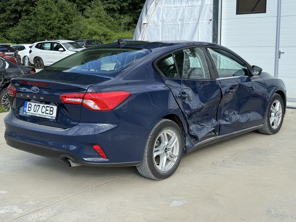 Ford Focus 1.5 TDCI 120cp 2021 Berlina avariat