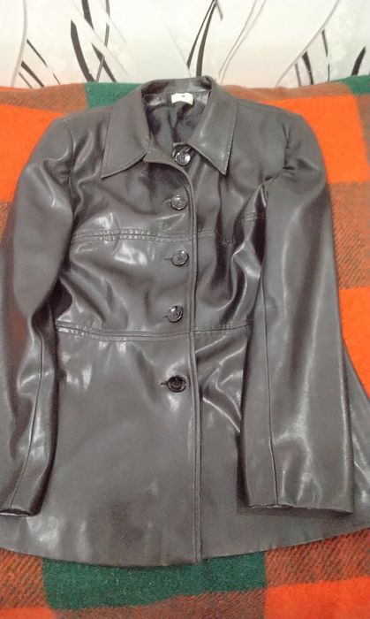 Продаю пиджаки женские