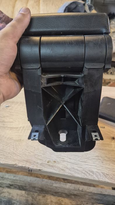 Оригинален Подлакътник за БМВ Е46 99- 2005г