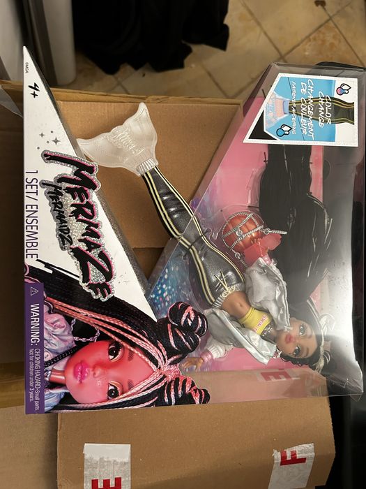 Papusa Mermaze, sirena care isi schimba culoarea