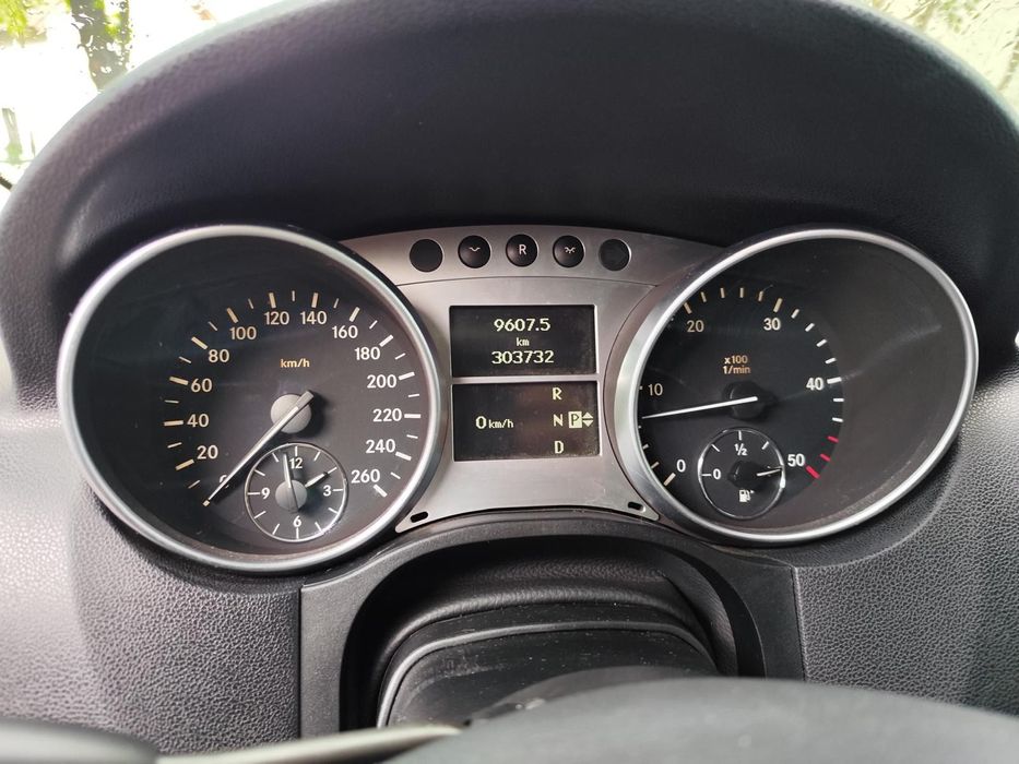 Mercedes-Benz ML Mercedes ML 320 – Putere, confort și stil!