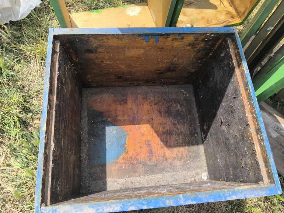 Vând cutii stupi 10 rame