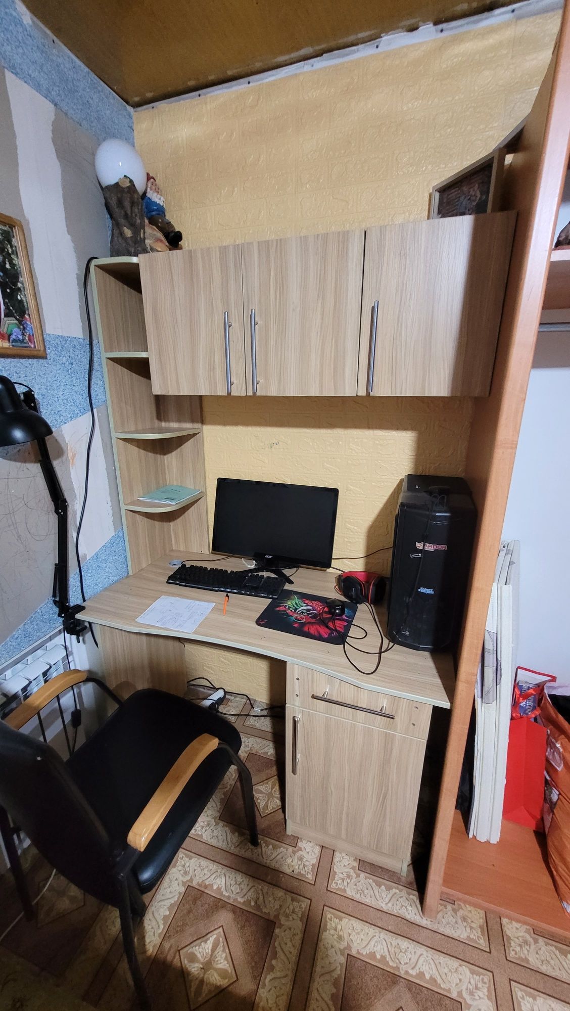 Продам детскую кровать 2 ярусную+ стол