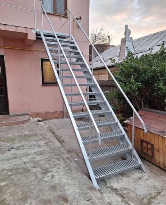 Scări metalice zincate