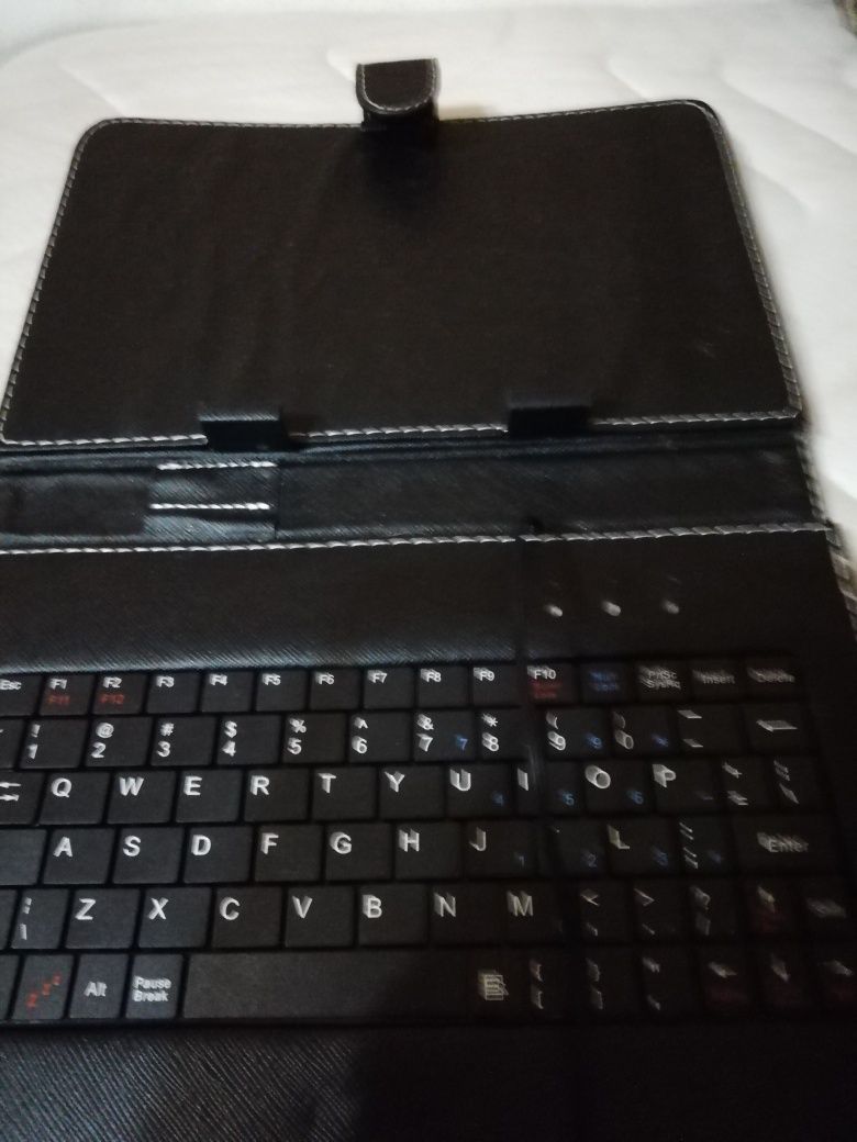 Клавиатура, калъф за лаптоп