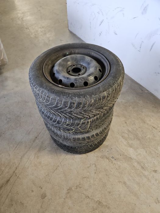 Caucicuri iarna 185/65/15 +jante Logan 500 lei