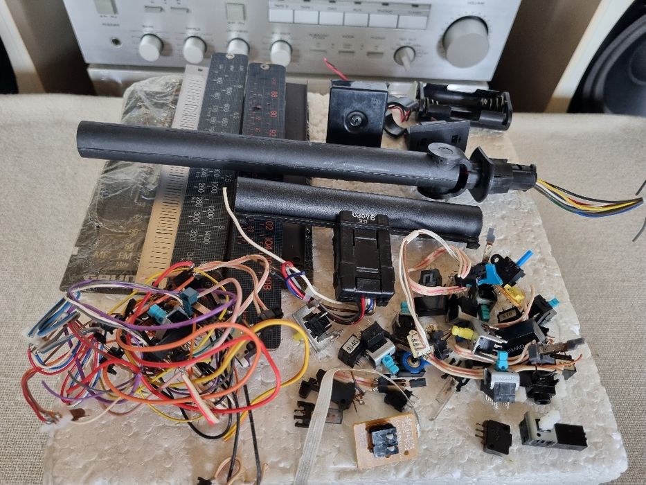 Pachet dif Antene rare, contactori mici, etc. Impecabile.