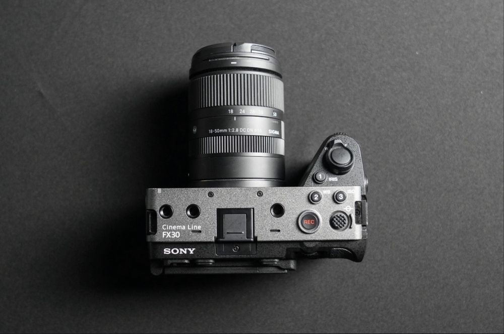Продам камеру Sony FX30 + объектив 18-50 mm (Полный комплект)