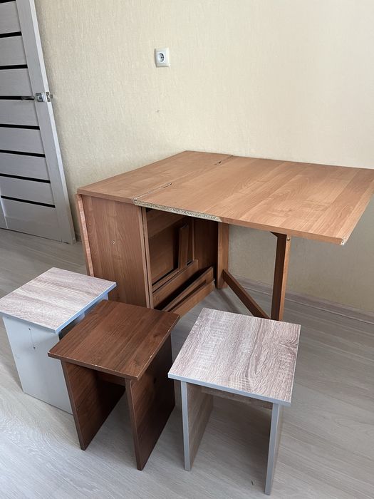 Продам стол трансформер со стульями