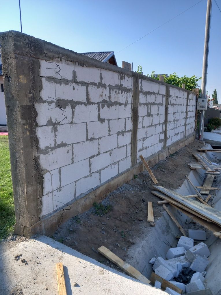 Construim garduri la comanda clientului