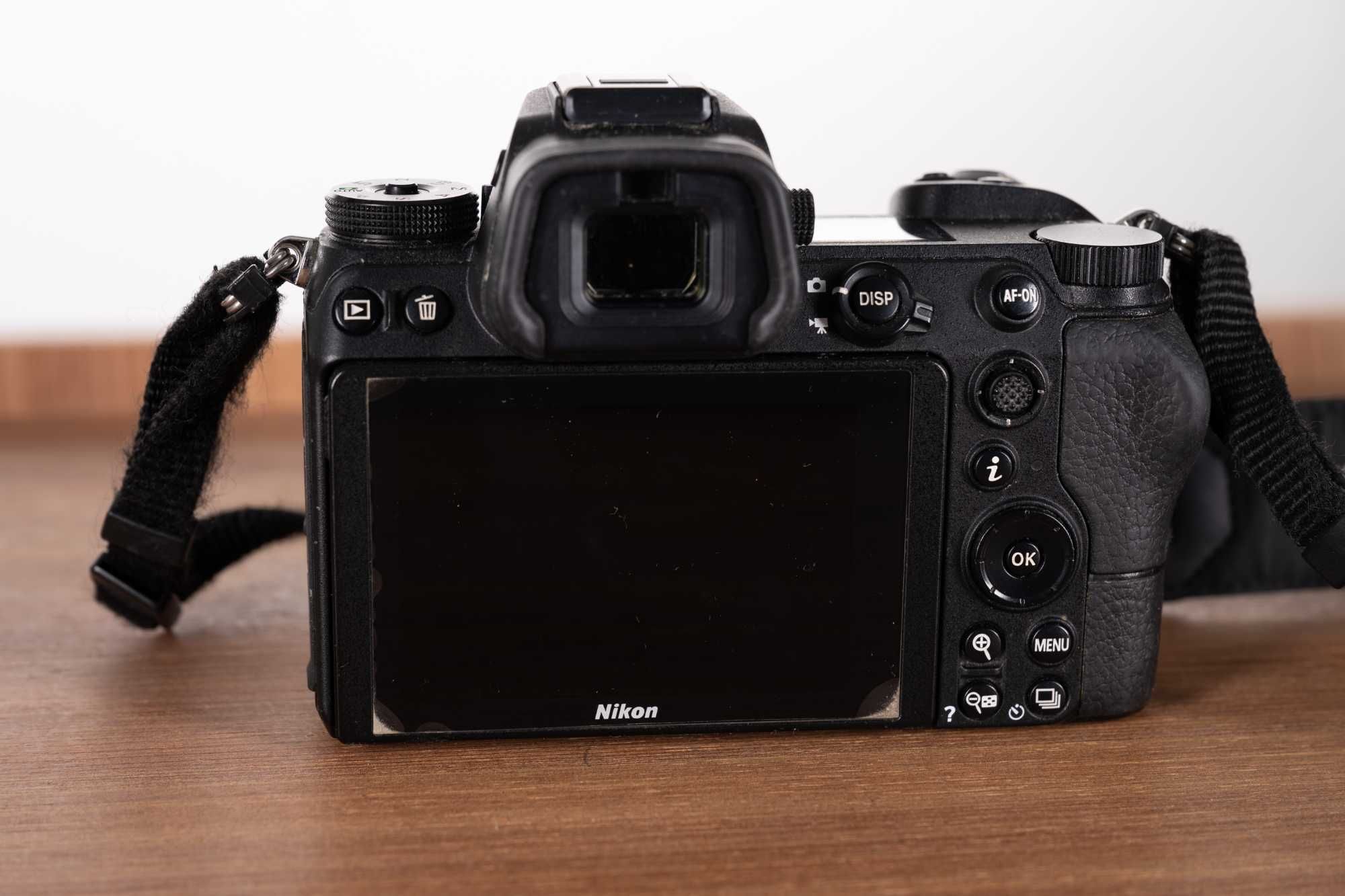 Продавам Nikon Z6 с грип Nikon MB-10.