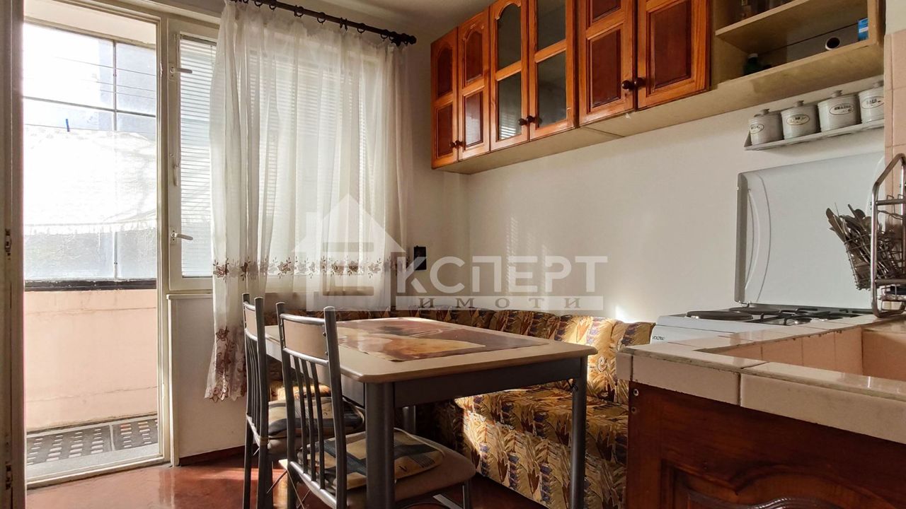 Продава се Тристаен апартамент в Пловдив, Кючук Париж - 82 кв.м за 1891 €/кв.м - Снимка #5
